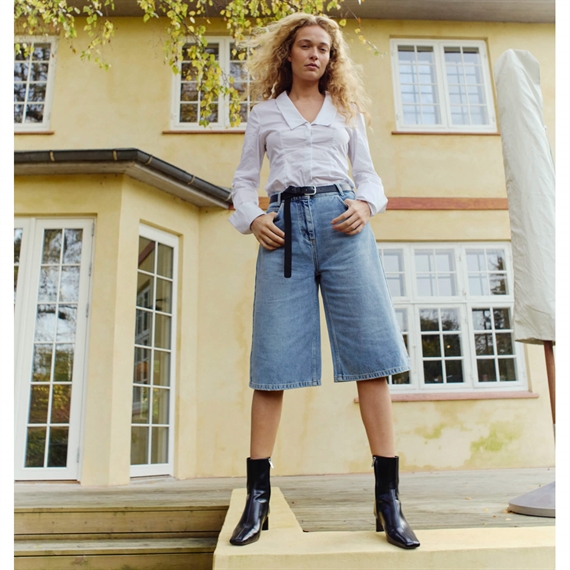 Copenhagen Muse CMANORA-BERMUNDA Shorts, Light Blue Denim 